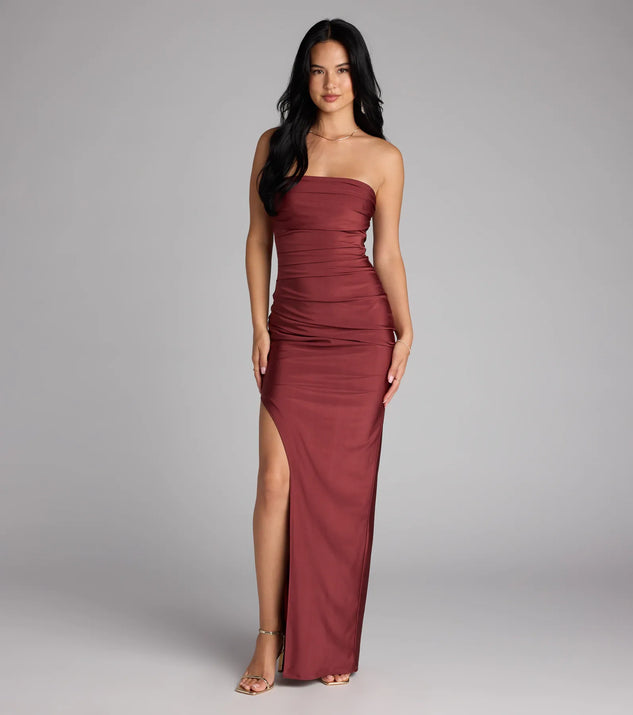 A stunning pick for an engagement photoshoot outfit or autumn wedding guest dress, this fall formal dress showcases the Anisley Strapless High Slit Column Formal Dress in dark marsala with a graceful silhouette that captures the moment.