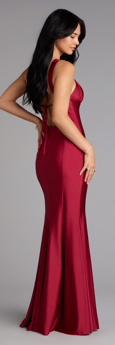 The Anne Halter Cutout Mermaid Formal Dress is your new go-to Windsor dress—effortless, versatile, and made to update your fall style in seconds.