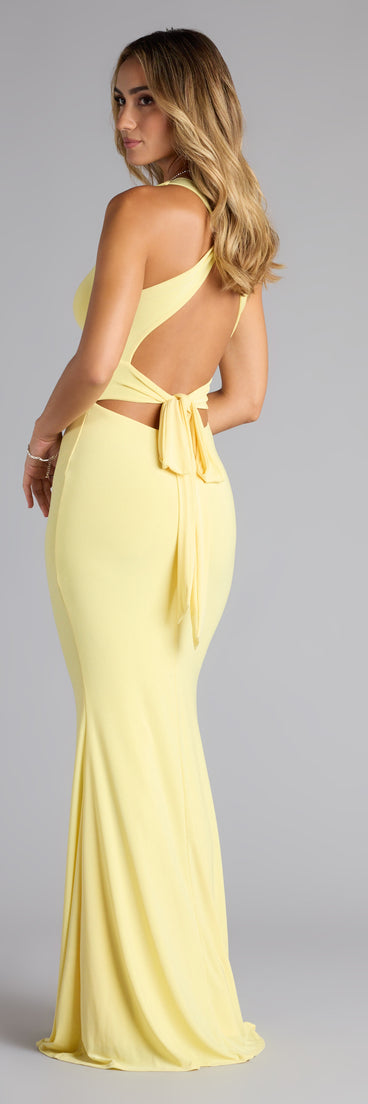 Style your seasonal looks with the Juliane Strappy Back Mermaid Formal Dress, a trend-right, fall dress designed for any plan on your calendar with new and unqiue details.