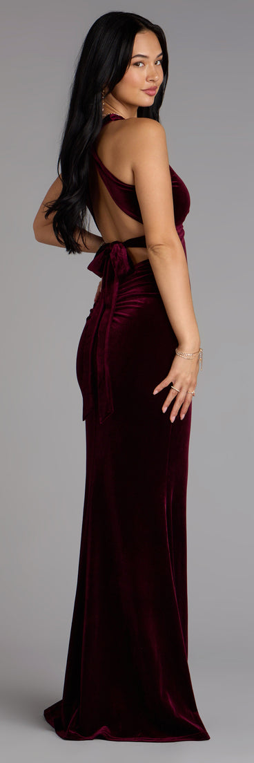 The Vivienne Velvet Tie-Back Formal Dress is your new go-to Windsor dress—effortless, versatile, and made to update your fall style in seconds.