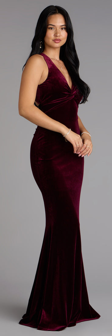 Celebrate in style with the Vivienne Velvet Tie-Back Formal Dress, a holiday dresses standout that brings bold, festive flair and a party-ready look.