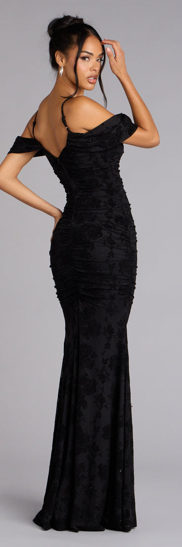 The Evelina Mesh Velvet Mermaid Formal Dress is your new go-to Windsor dress—effortless, versatile, and made to update your fall style in seconds.