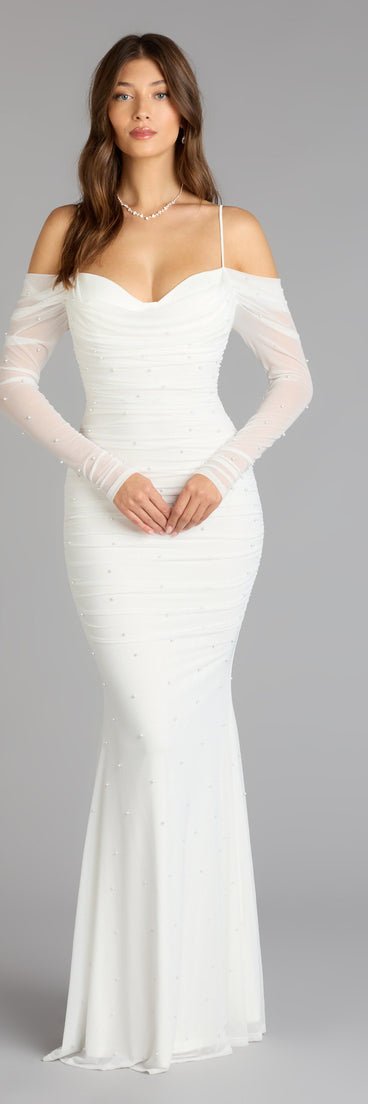 The Lindsey Pearl Cold Shoulder Mermaid Formal Dress is your new go-to Windsor dress—effortless, versatile, and made to update your fall style in seconds.