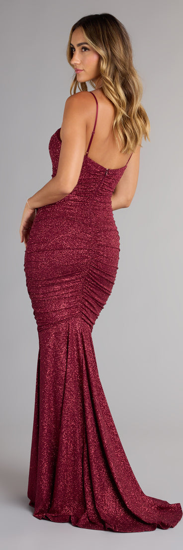 Style your seasonal looks with the Sofia Glitter Mermaid Formal Dress, a trend-right, fall dress designed for any plan on your calendar with new and unqiue details.