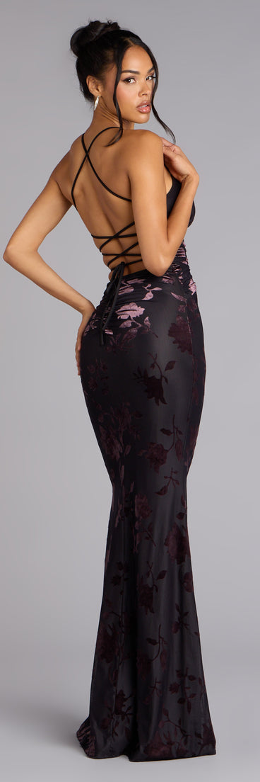 The Danica Lace-Up Mermaid Formal Dress is your new go-to Windsor dress—effortless, versatile, and made to update your fall style in seconds.