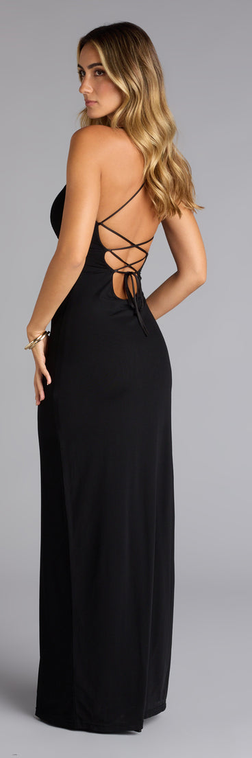 The Adriane Beaded Floral Lace-Up Formal Dress is your new go-to Windsor dress—effortless, versatile, and made to update your fall style in seconds.