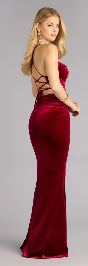 The Daphne Velvet Lace-Up Mermaid Formal Dress is a wine prom dress that blends trend-forward design with a flattering fit, perfect for celebrating your night with confidence.