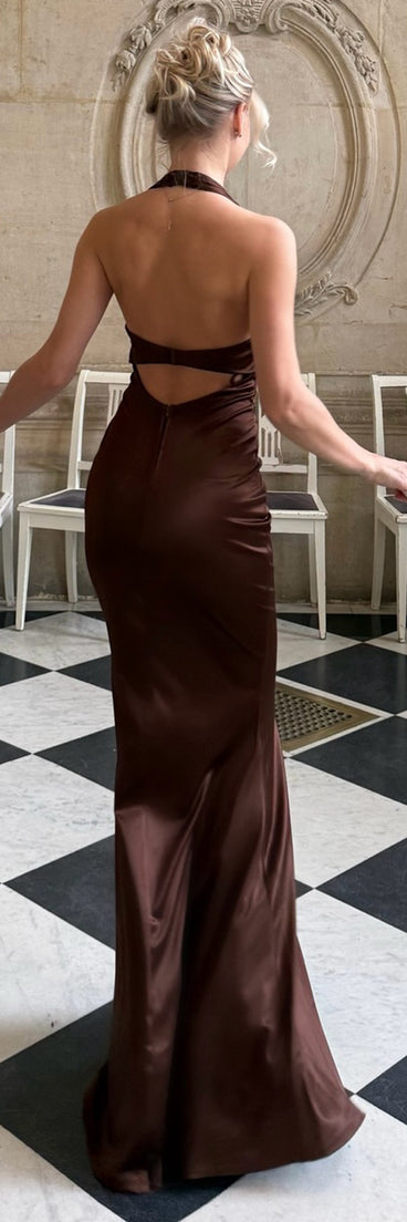 Discover a formal dress like the Ariyah Satin Halter Mermaid Dress in brown featuring a flattering fit, smooth fabric, and refined design for any formal occasion.