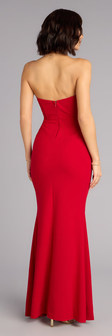 The Emeline Crepe Strapless Mermaid Formal Dress is a red prom dress that blends trend-forward design with a flattering fit, perfect for celebrating your night with confidence.