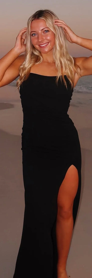 Feel instantly put-together in the Kaia Strapless High Slit Formal Dress in black, a summer wedding guest dress designed for confident style and all-out celebration.