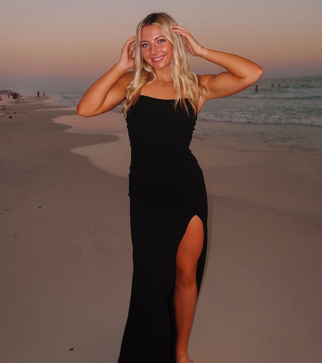 The Kaia Strapless High Slit Formal Dress is a show-stopping black prom dress, offering a sleek, slimming silhouette that enhances your natural beauty for an unforgettable night.