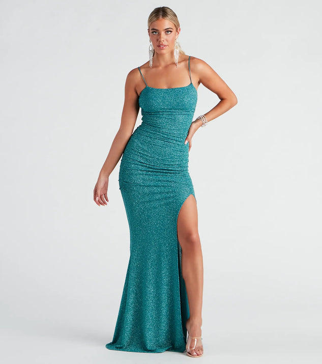 Turn heads at HOCO 2025 in this teal homecoming dress, where statement-making details meet the iconic style of the Hayden Ruched Glitter Knit Mermaid Dress.