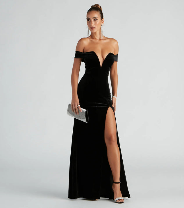 The Kerri Formal Velvet Mermaid Dress is a black holiday dress with a festive style, crafted from luxe fabrics and with unique design accents, a perfect pick as your holiday party dress.