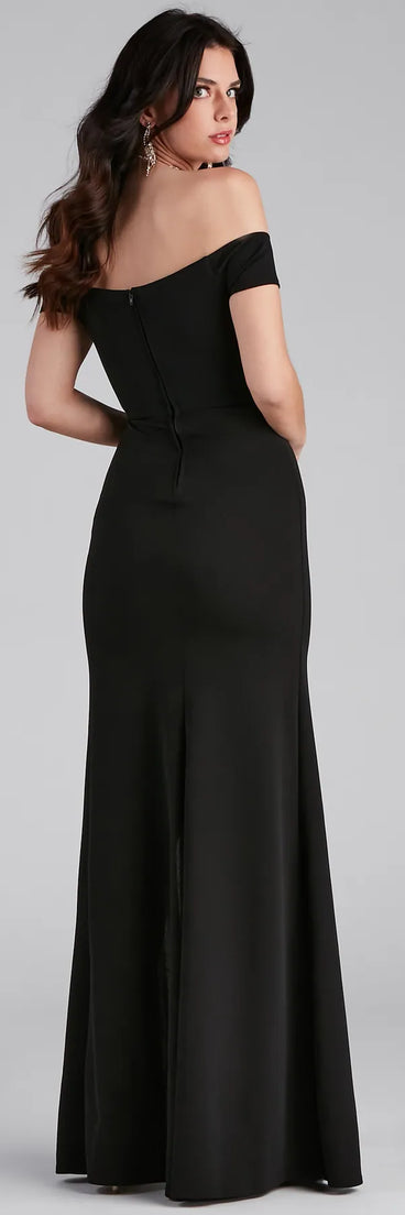 You'll feel stylish and confident in the Myra Formal High Slit Dress as your Winter Formal Dress to stand out at your dance or event.