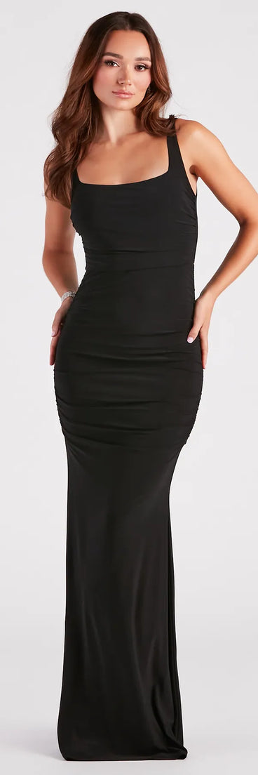 The Evania Formal Lace-Up Mermaid Dress is an elegant black formal dress in a rich seasonal color and with unique design accents that make dressing up for winter parties, holiday balls, or festive gatherings effortless!