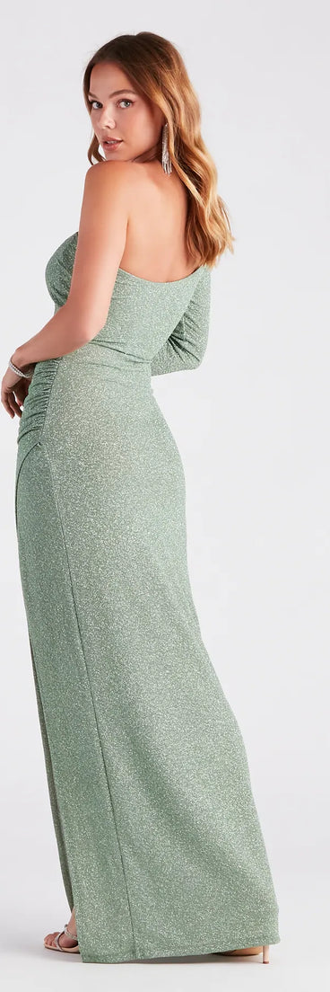 You'll feel stylish and confident in the Greta Formal Glitter One Shoulder Dress as your Winter Formal Dress to stand out at your dance or event.