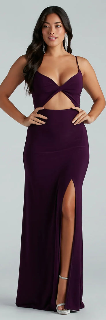 The Cindy Formal V-Neck Cutout A-Line Long Dress is an elegant eggplant purple formal dress in a rich seasonal color and with unique design accents that make dressing up for winter parties, holiday balls, or festive gatherings effortless!