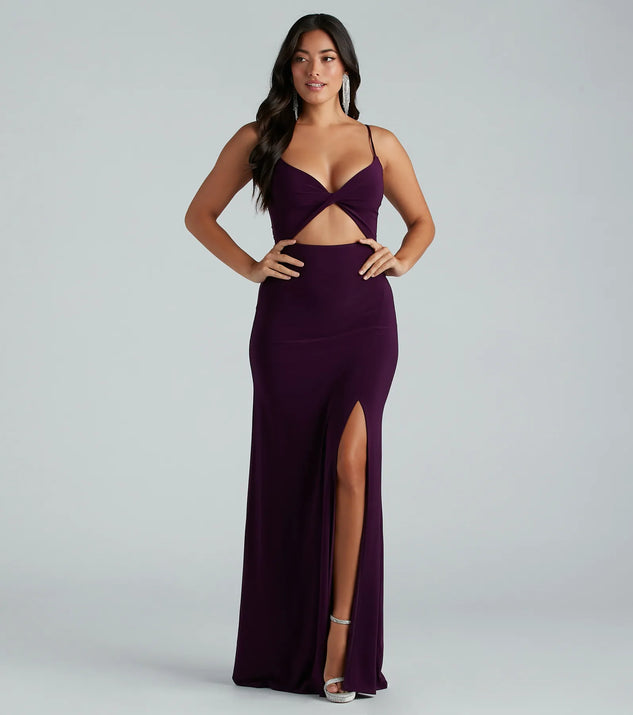 The Cindy Formal V-Neck Cutout A-Line Long Dress is an elegant eggplant purple formal dress in a rich seasonal color and with unique design accents that make dressing up for winter parties, holiday balls, or festive gatherings effortless!