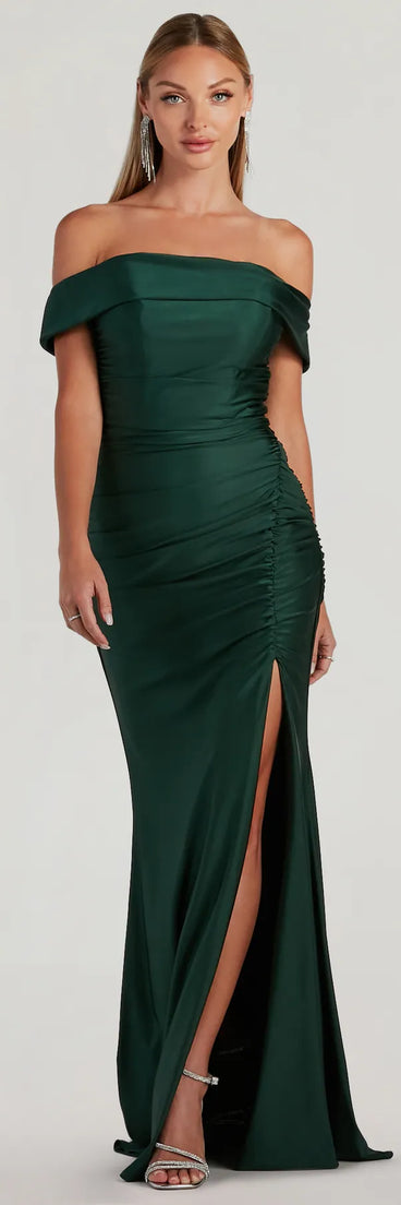 Feel instantly put-together in the Alicia Off-The-Shoulder Mermaid Formal Dress in hunter green, a stylish wedding guest dress designed for confident style and all-out celebration.