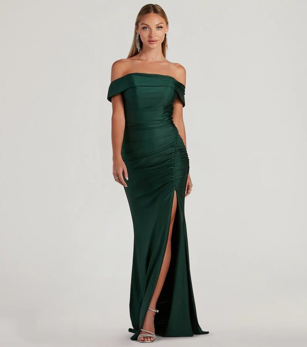 Turn heads at Prom 2025 in this hunter green prom dress, where statement-making details meet the iconic style of the Alicia Off-The-Shoulder Mermaid Formal Dress .