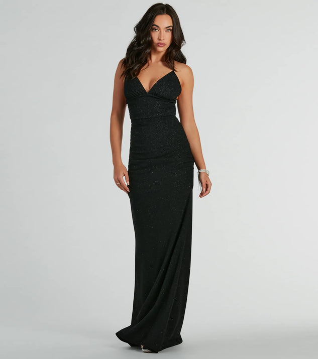 Turn heads at Prom 2025 in this black prom dress, where statement-making details meet the iconic style of the May Lace-Up Mermaid Glitter Formal Dress .