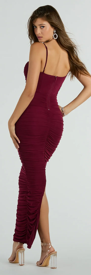 The Margret Sweetheart Bodycon Mesh Long Formal Dress is an elegant burgundy formal dress in a rich seasonal color and with unique design accents that make dressing up for winter parties, holiday balls, or festive gatherings effortless!