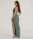 Whether it's the color or silhouette of the Layne Square Neck Slim Mesh Formal Dress, this sage bridesmaid dress is a gorgeous pick for a maid-of-honor or to create a bridal party look ready to celebrate!