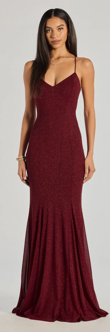 Feel instantly put-together in the Sam Strappy Open Back Glitter Mermaid Dress in burgundy, a stylish wedding guest dress designed for confident style and all-out celebration.