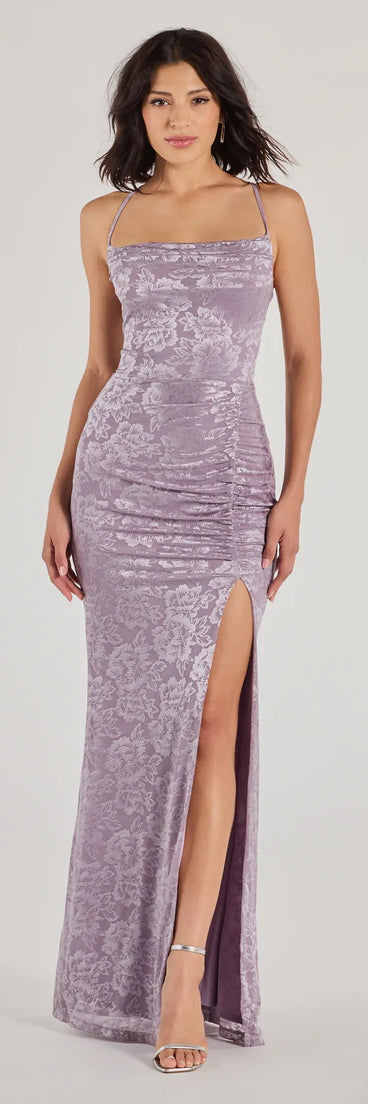 The Kehlani Formal Floral Lace Slit Mermaid Dress is your new go-to lavender dress—effortless, versatile, and made to update your fall style in seconds.
