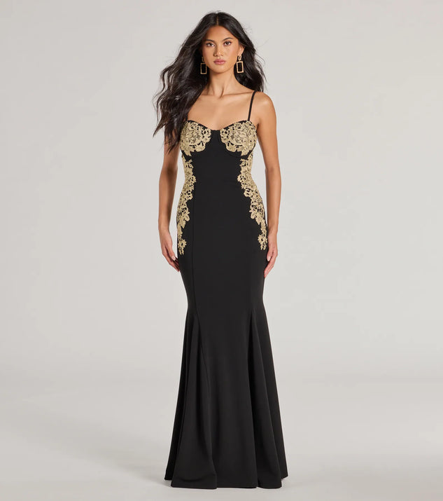 Turn heads at Prom 2025 in this black prom dress, where statement-making details meet the iconic style of the Susan Sweetheart Applique Crepe Mermaid Formal Dress .