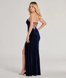Feel instantly put-together in the Margo Velvet Strapless High Slit Mermaid Dress in navy blue, a summer wedding guest dress designed for confident style and all-out celebration.