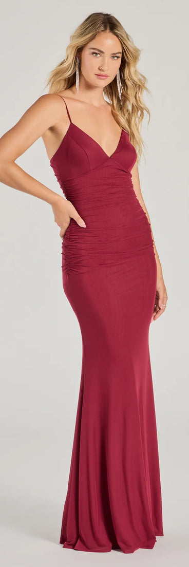 Make the big day unforgettable with the Kay Sleeveless V-Neck Mermaid Mesh Formal Dress, a gorgeous burgundy bridesmaid dress that balances elegance and affordability.