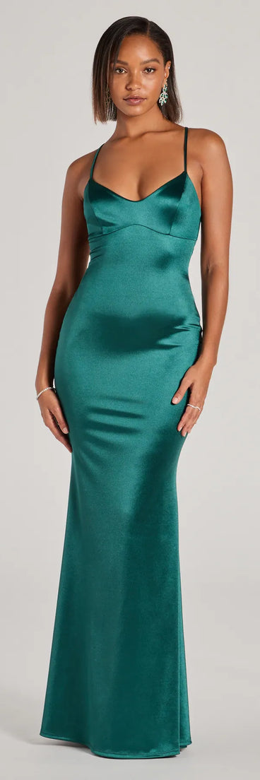 Turn heads at Prom 2025 in this hunter green prom dress, where statement-making details meet the iconic style of the Emmie Lace-Up Mermaid Satin Formal Dress .
