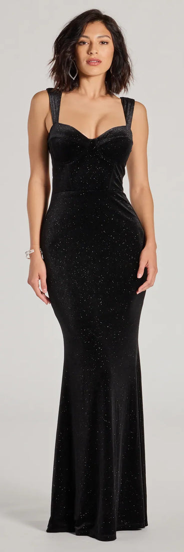 Turn heads at Prom 2025 in this black prom dress, where statement-making details meet the iconic style of the Veronica Glitter Velvet Mermaid Dress .