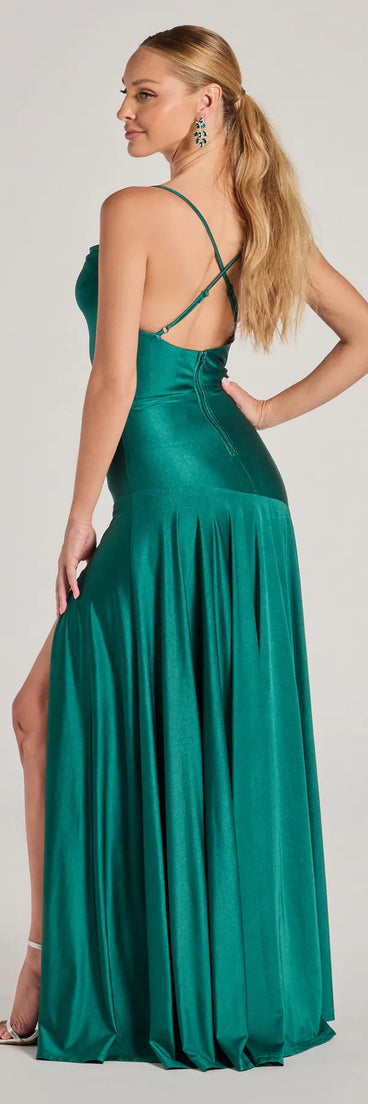 Feel instantly put-together in the Alaia Cross-Back Pleated A-Line Formal Dress in hunter green, a summer wedding guest dress designed for confident style and all-out celebration.