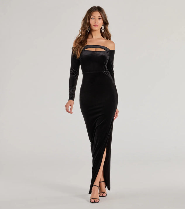 Turn heads at Prom 2025 in this black prom dress, where statement-making details meet the iconic style of the Rosalyn Velvet Off-The Shoulder Long Sleeve Formal Dress .