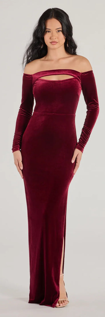 Turn heads at Prom 2025 in this wine prom dress, where statement-making details meet the iconic style of the Rosalyn Velvet Off-The Shoulder Long Sleeve Formal Dress .