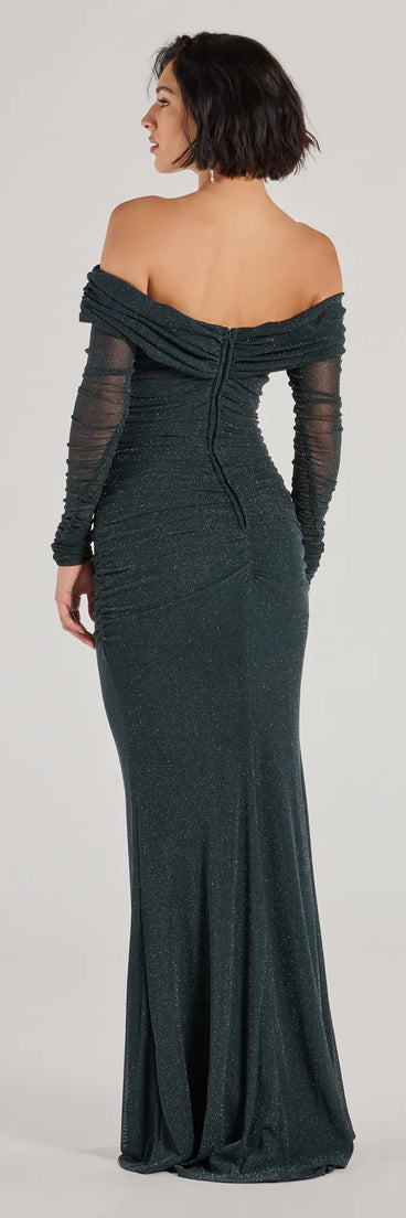 The Tova Off The Shoulder Glitter Mermaid Dress in hunter is a stunning green prom dress designed to capture attention with its fresh or bold color and effortlessly stylish silhouette.