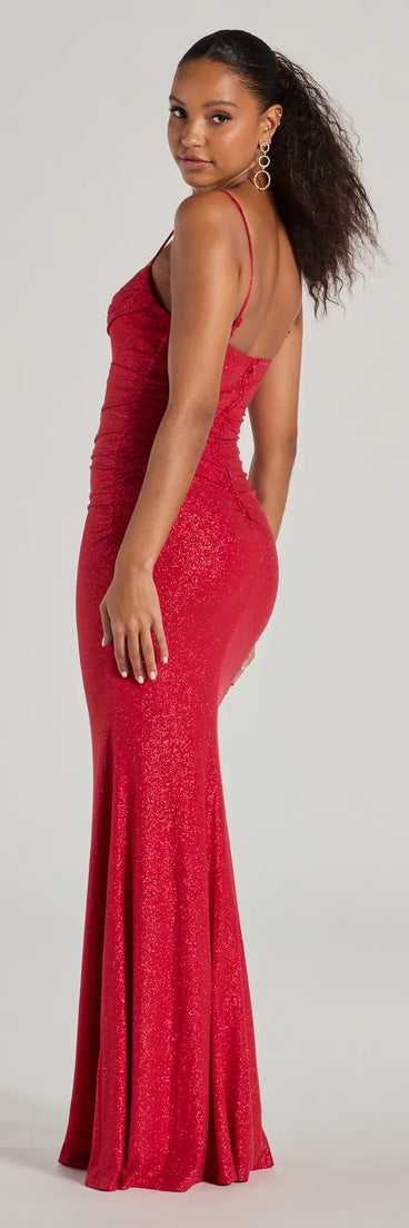 Own your moment in the Harley Sleeveless Cutout Glitter Column Dressin red, a standout 2025 Homecoming Dress that captures all the glam and energy of the night.