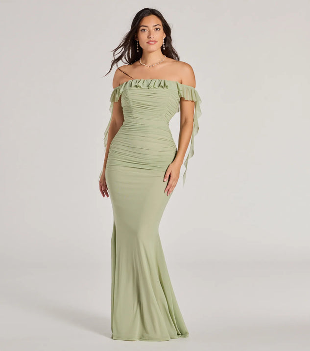 Make the big day unforgettable with the Deyna Formal Mesh Off-The-Shoulder Long Dress, a gorgeous sage green bridesmaid dress that balances elegance and affordability.