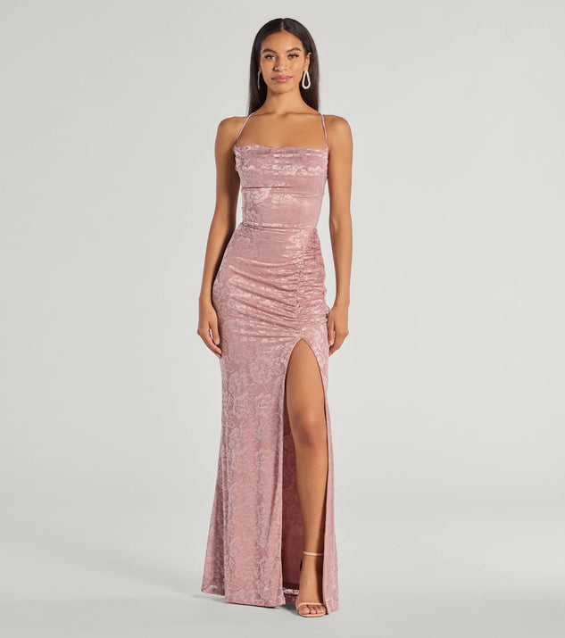 Own every entrance in the Kehlani Formal Floral Lace Slit Mermaid Dress, a mauve party dress perfect for milestone birthdays and grad parties, or dancing through summer nights and unforgettable bachelorette celebrations.