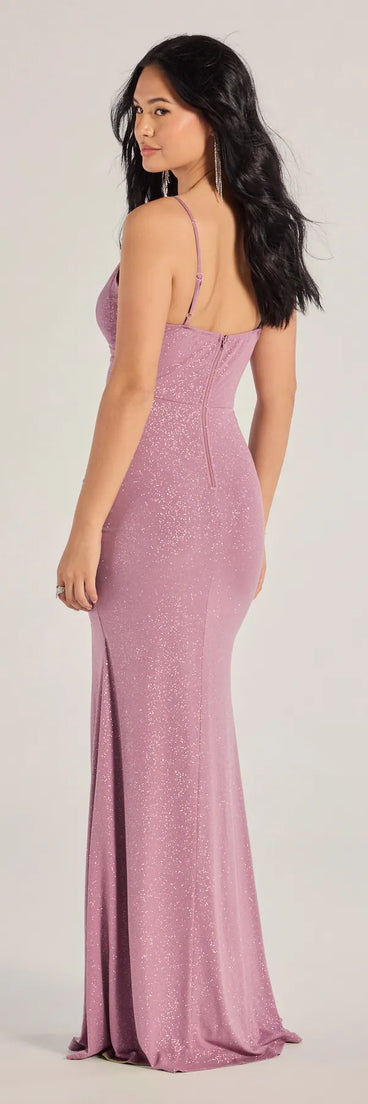 Own your moment in the Melinda V-Neck Slit Mermaid Glitter Formal Dressin lavender, a standout quinceanera guest or Homecoming Dress that captures all the glam and energy of the night.