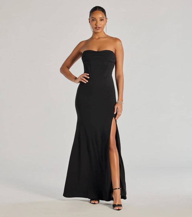 Turn heads at Prom 2025 in this black prom dress, where statement-making details meet the iconic style of the Aliana Strapless Corset Mermaid Dress .