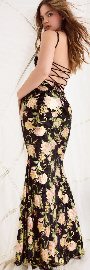 Feel instantly put-together in the Drea Floral Velvet Burnout Lace-Up Mermaid Dress in black, a stylish wedding guest dress designed for confident style and all-out celebration.