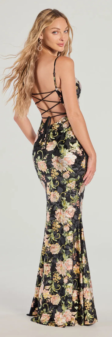 The Drea Floral Velvet Burnout Lace-Up Mermaid Dress is a show-stopping black prom dress, offering a sleek, slimming silhouette that enhances your natural beauty for an unforgettable night.