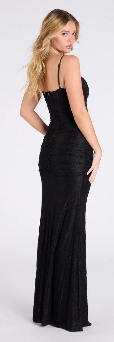 The Rory Sweetheart Slit Bodycon Lace Formal Dress is a show-stopping black prom dress, offering a sleek, slimming silhouette that enhances your natural beauty for an unforgettable night.