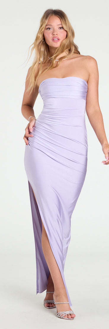 Feel polished and confident in the Anisley Strapless High Slit Column Formal Dress, a lavender prom dress designed with luxe fabric and modern detail that shows off your vibe.
