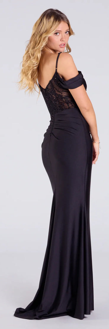 Style your seasonal looks with the Celine Cold Shoulder Corset Slit Bodycon Formal Dress, a trend-right, black fall dress designed for any plan on your calendar with new and unqiue details.