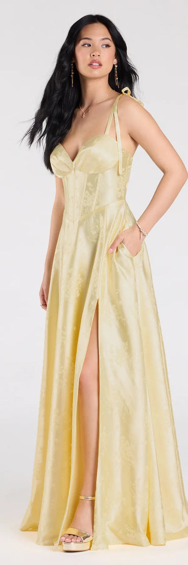 Turn heads at Prom 2025 in this yellow prom dress, where statement-making details meet the iconic style of the Melika Bustier Slit A-Line Satin Formal Dress.