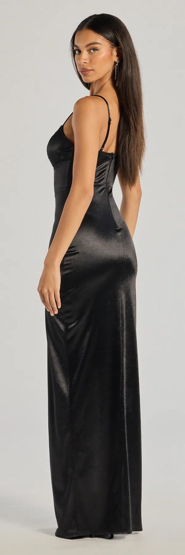 Style your seasonal looks with the Megan Sweetheart Slit Lace Satin Formal Column Dress, a trend-right, black fall dress designed for any plan on your calendar with new and unqiue details.